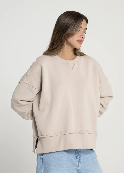 Maxi buzo con frisa con recortes y tajo 