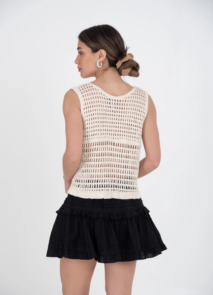 Musculosa cartera bordada con perlas y canutillos