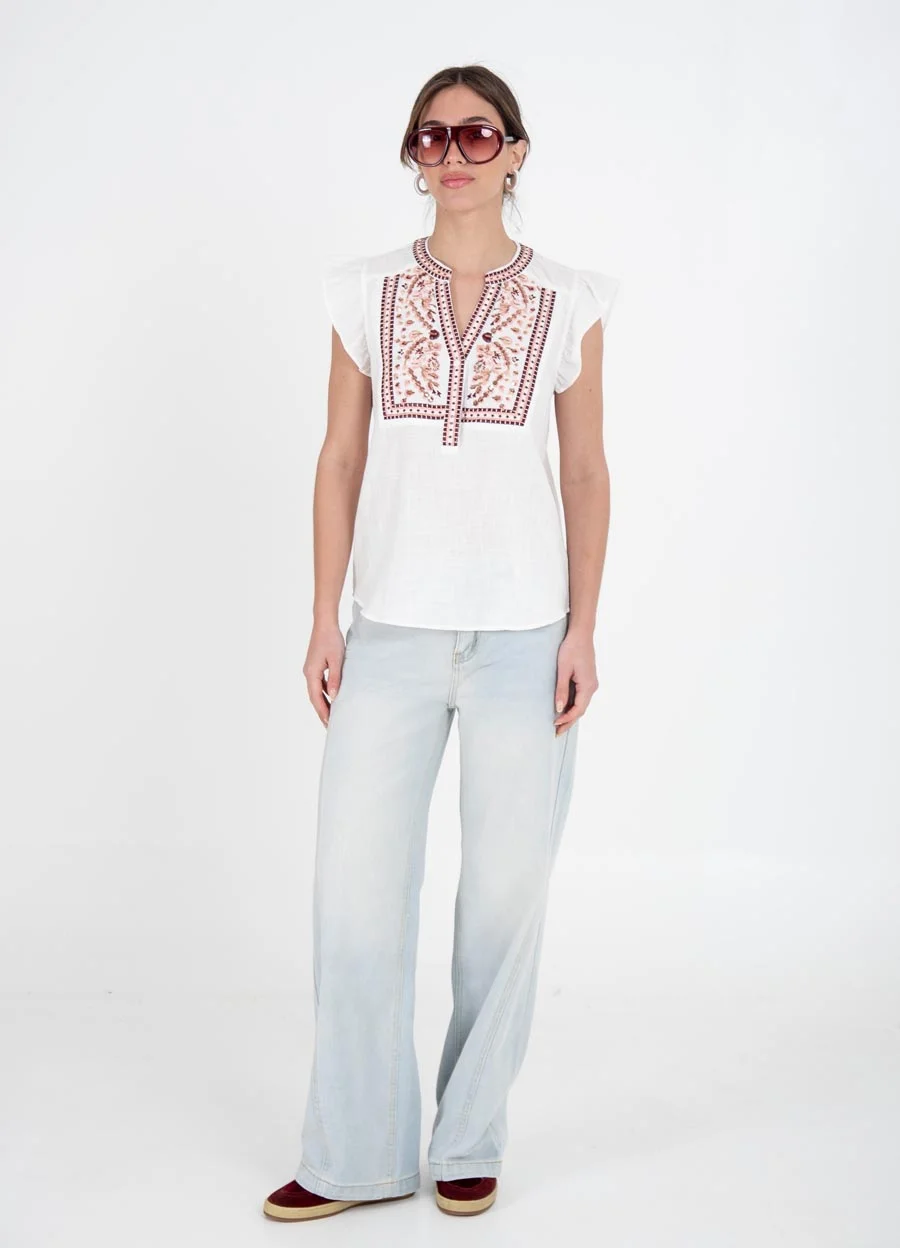 Blusa bordada en colores con volado en hombro 