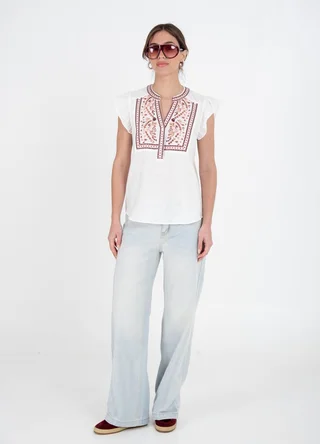 Blusa bordada en colores con volado en hombro  - Vista 5