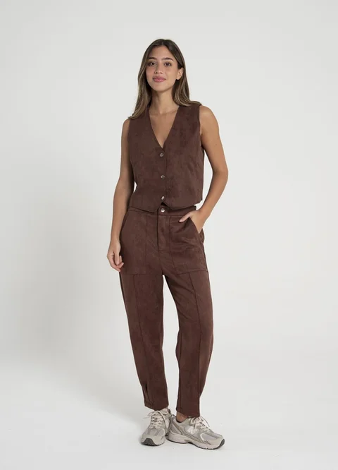 Chaleco gamuza al corte con broches 