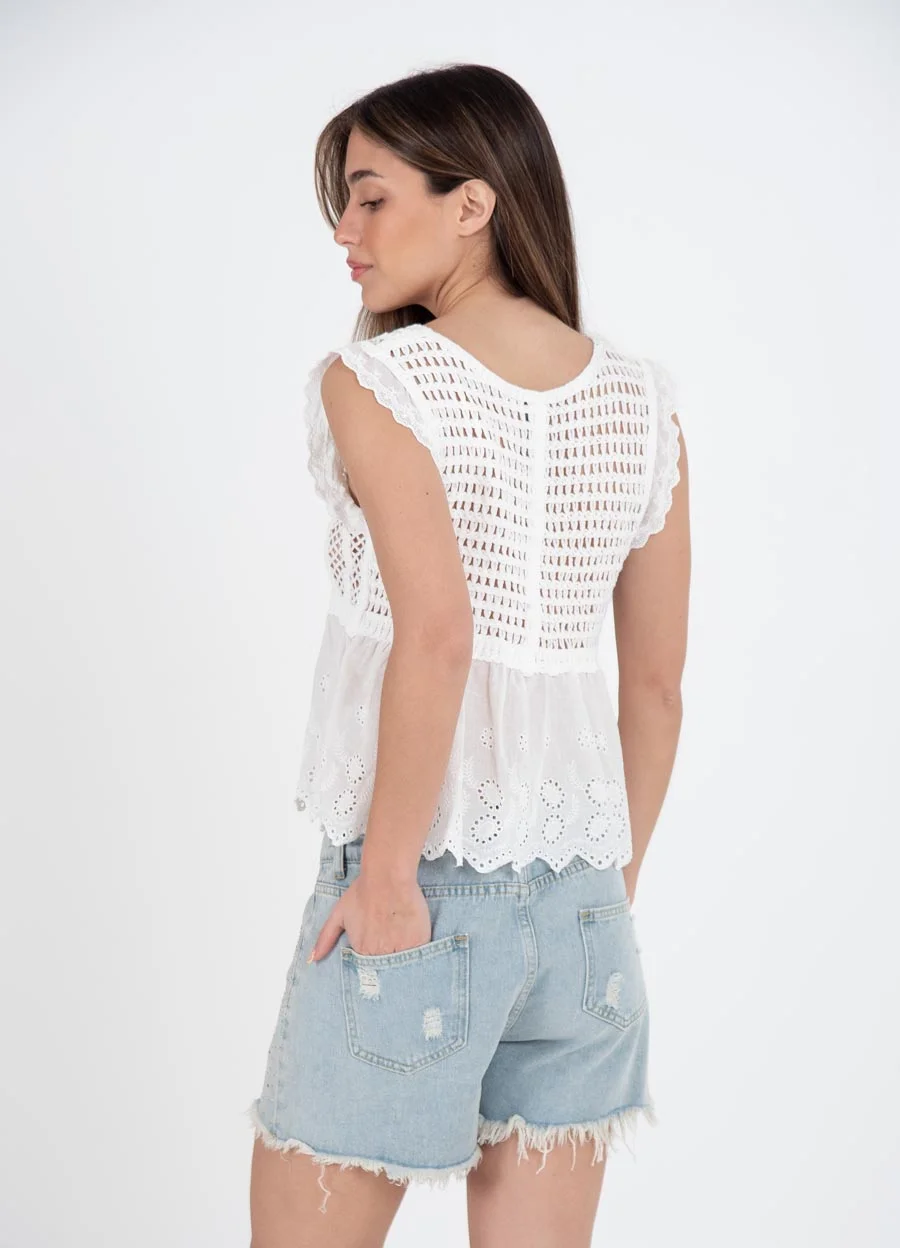 Blusa crochet con recorte combinada 