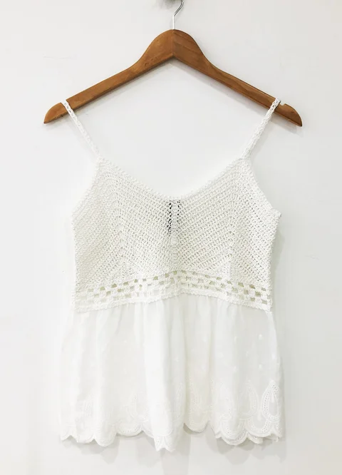 Musculosa bretel fino tejido combinado 