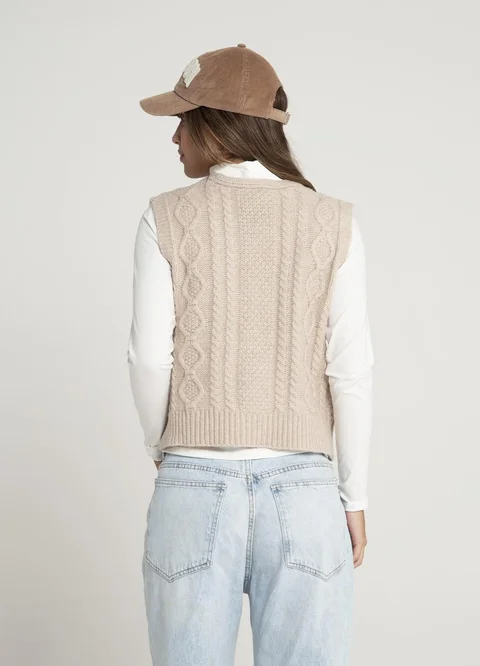 Chaleco trensado con botones 