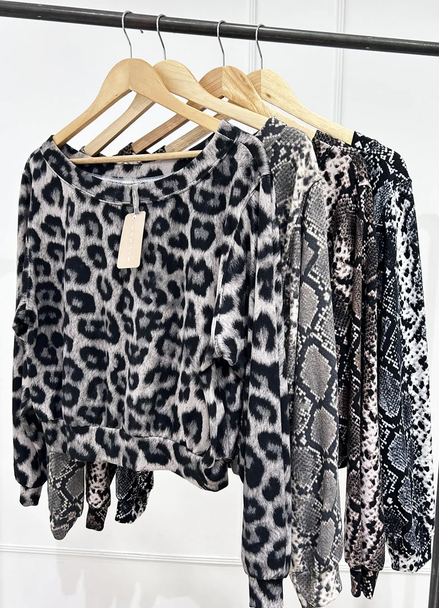 Sweater cuello bote estampado 