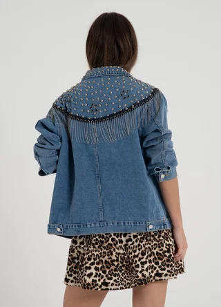Campera denim azul con tachas y cadenas  - Vista 6