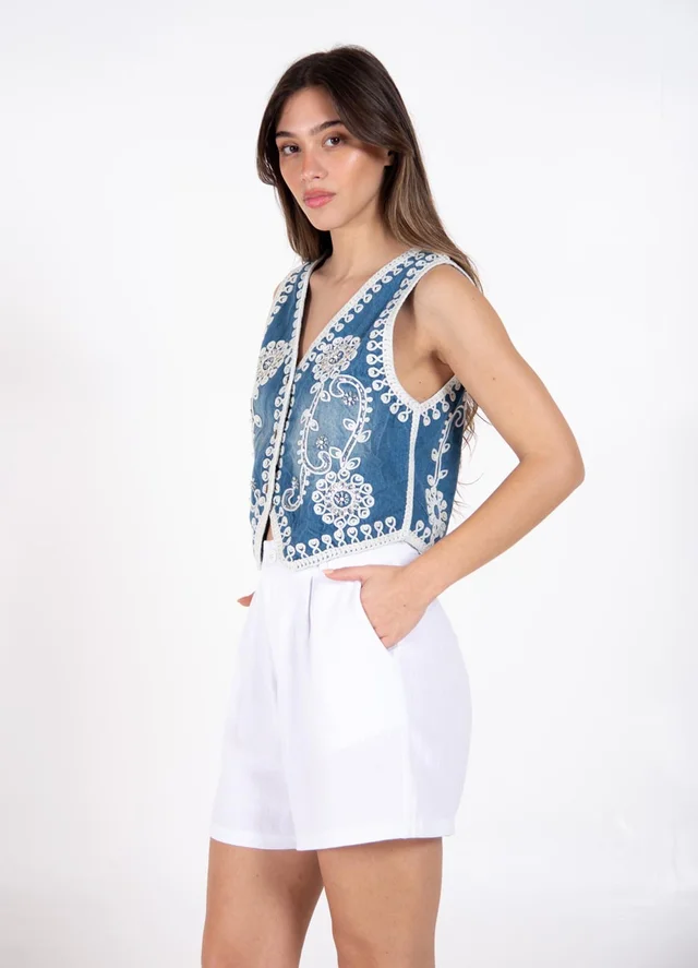 Chaleco denim localizado c/bordado