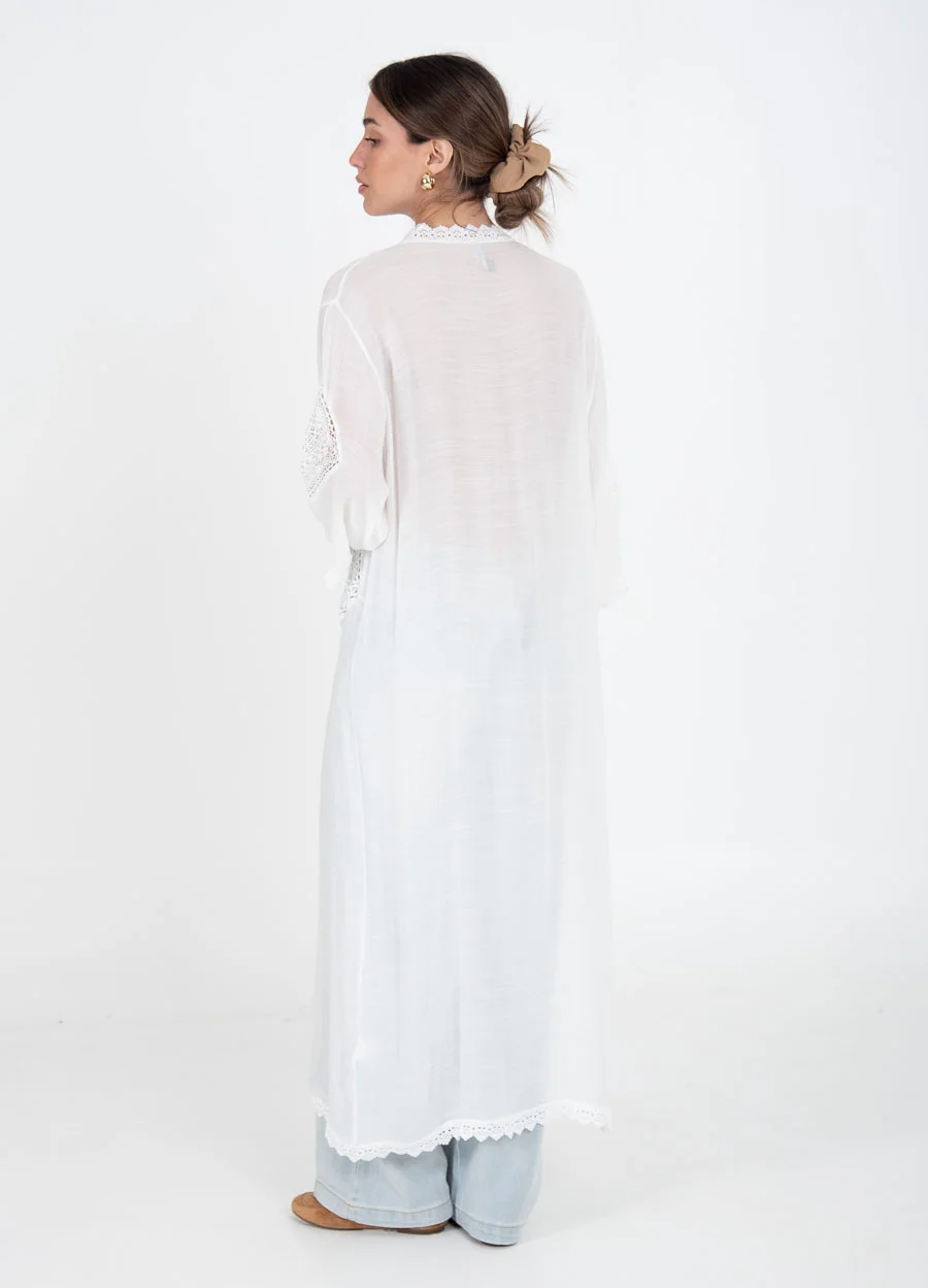 Kimono largo calado con puntillas 