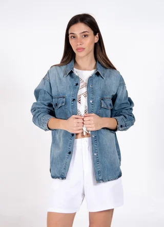 Camisa denim con broche  - Vista 2