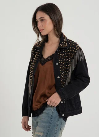 Campera denim negra con tachas y cadenas  - Vista 2