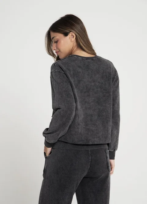 Buzo prelavado con apliques 