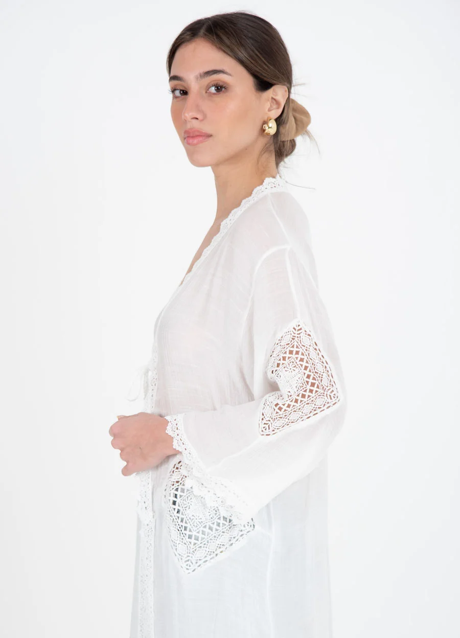 Kimono largo calado con puntillas 