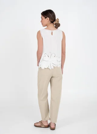 Musculosa poplin calada en ruedo flores - Vista 5