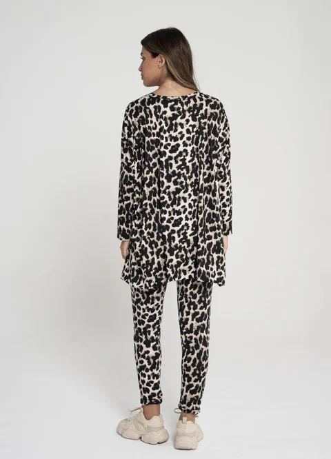 Remeron modal soft estampado irregular tajos delanteros