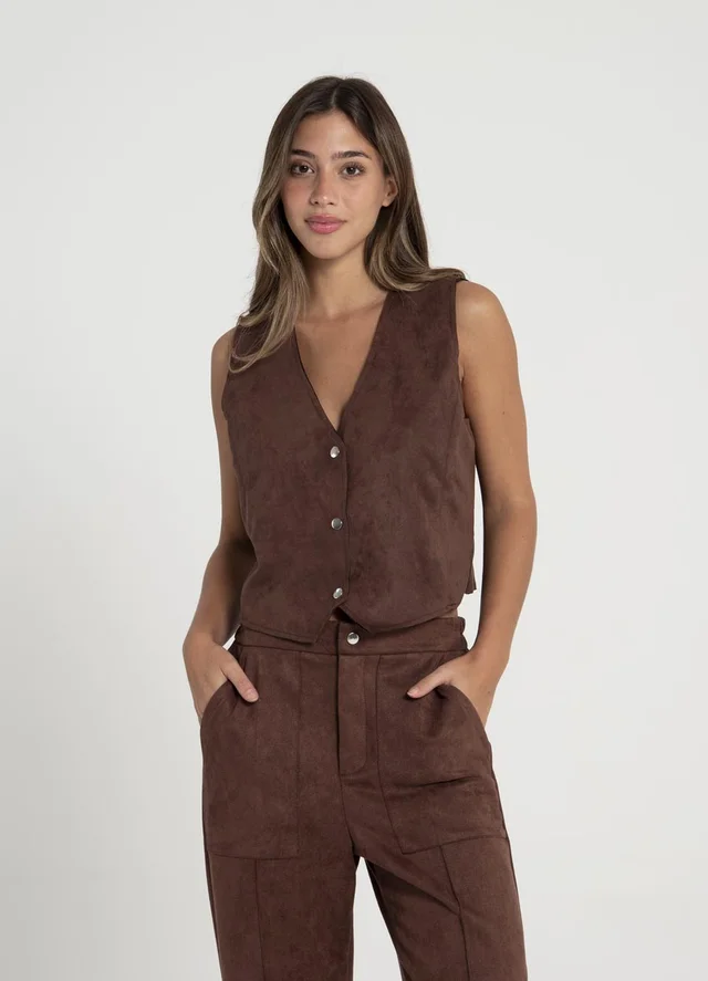 Chaleco gamuza al corte con broches 