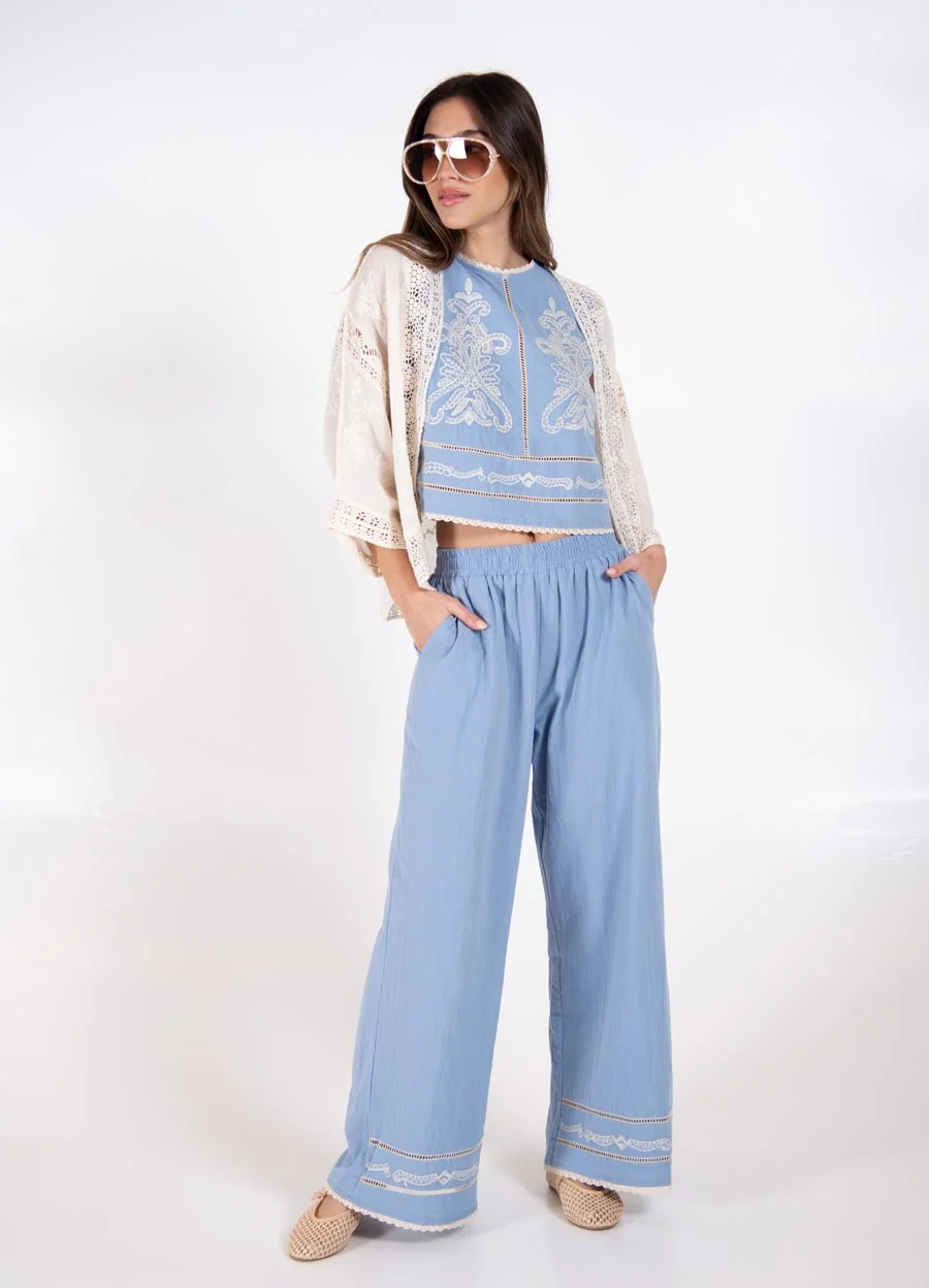 Pantalon bordado con vainillas 