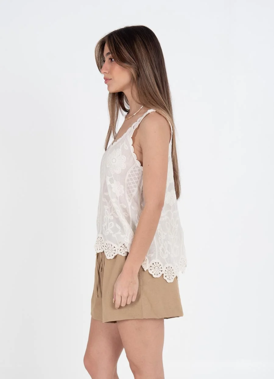 Musculosa bordada crochet en hombro 
