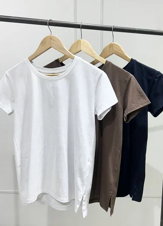 Remera basica escote redondo con tajito  - Vista 5
