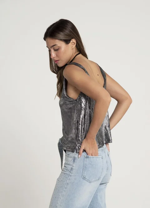 Musculosa metalizada con tajitos