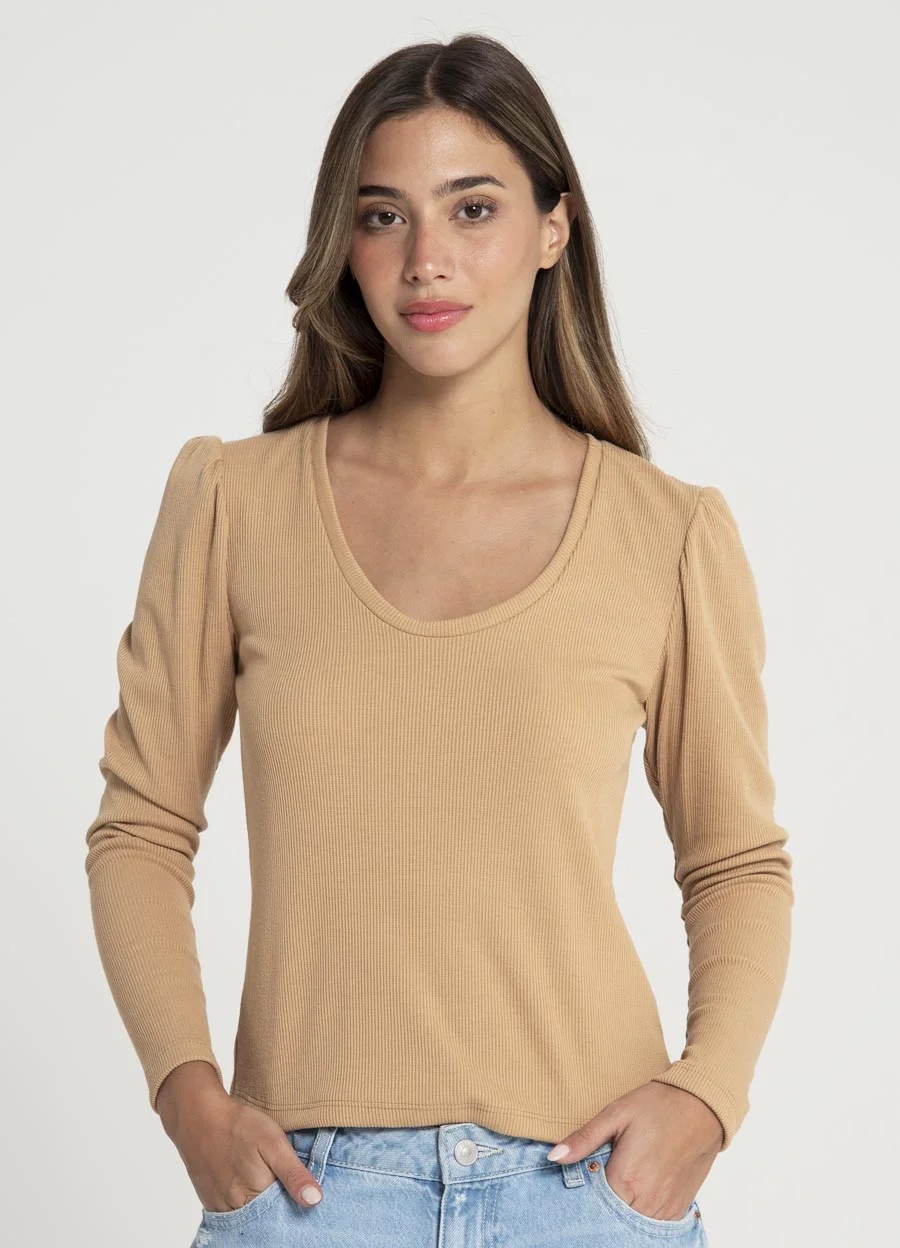 Remera manga larga con frunce en hombre