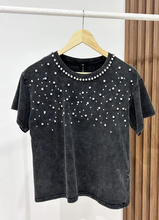 Remera prelavada con strass en escote  - Vista 6