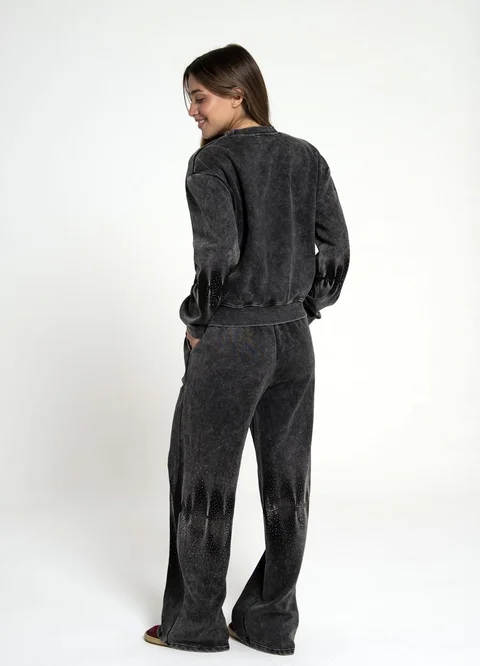 Pantalon prelavado con strass