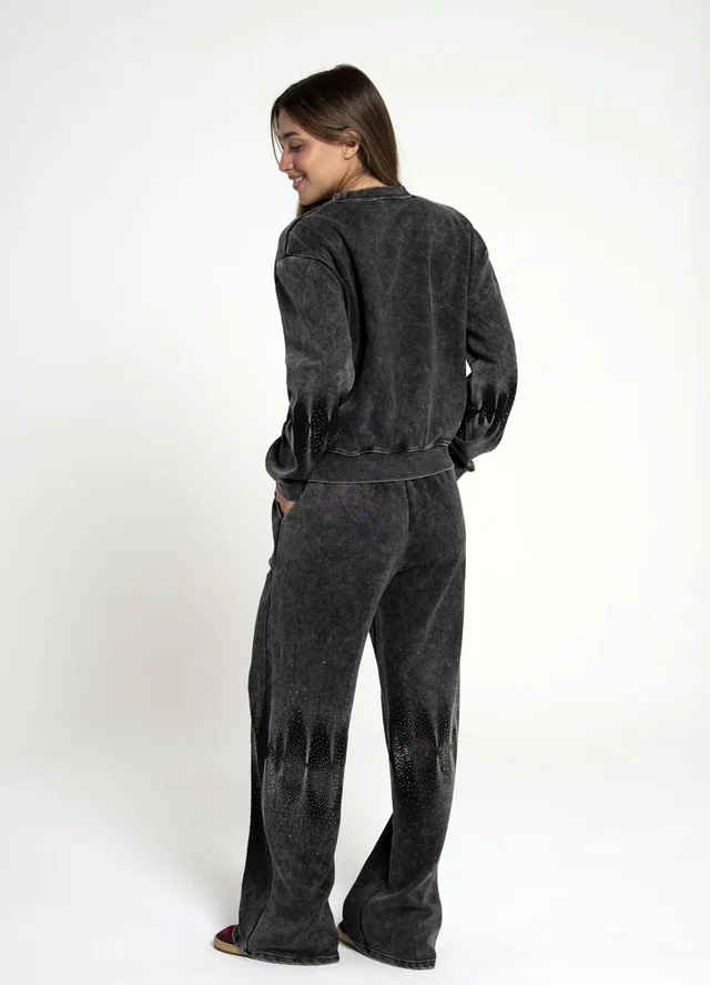 Pantalon prelavado con strass