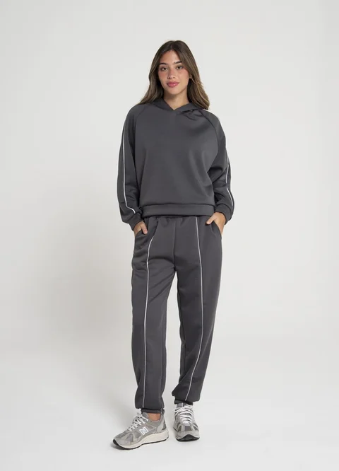 Babucha deportiva con vivo y puño 