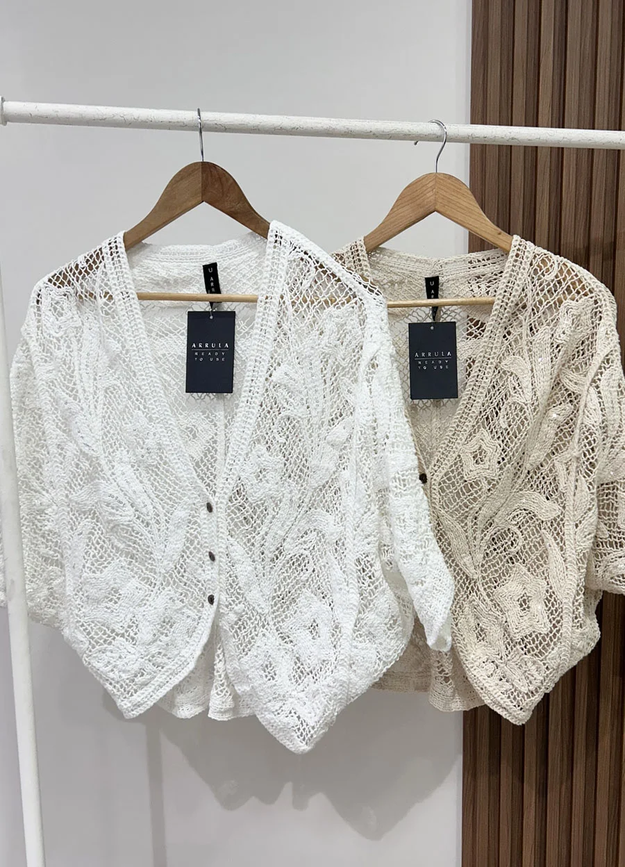 Kimono con botones tejido flores c/lentejuelas 
