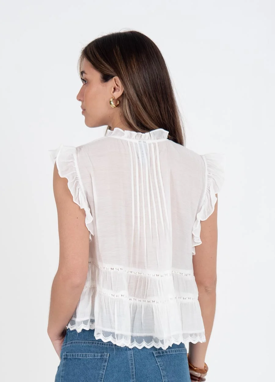 Blusa con recortes y volados 