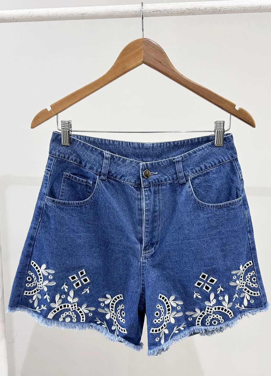 Short denim calado 
