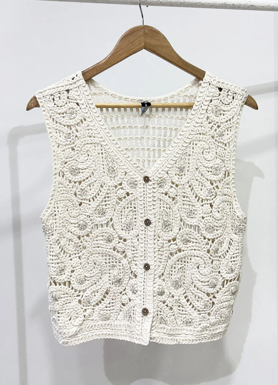 Chaleco crochet arabescos bordada 
