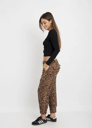 Pantalon slouchy print de gamuza  - Vista 4