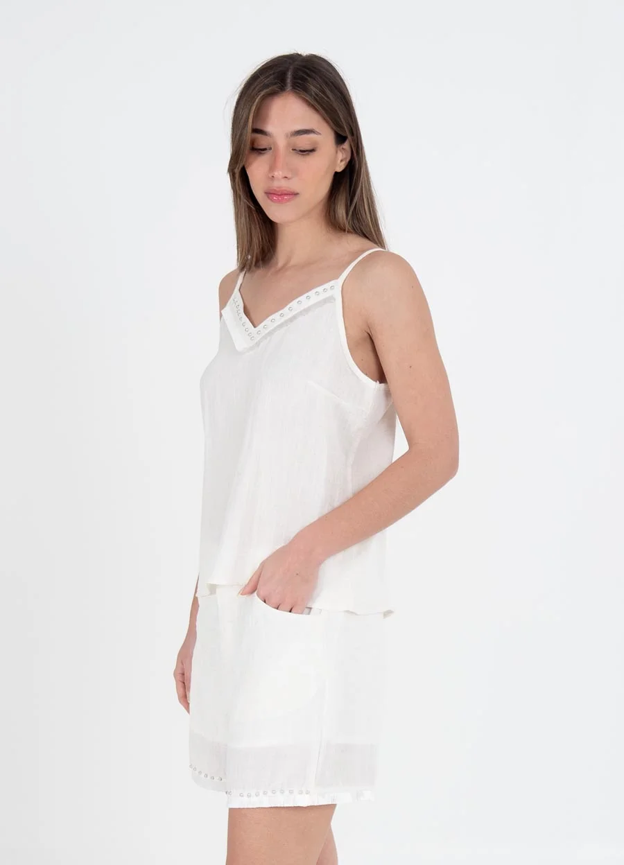 Musculosa lino con tachas y flequitos 