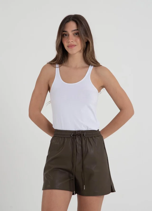 Short eco cuero con cordon 