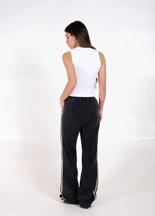 Pantalon prelavado con tira lateral  - Vista 4
