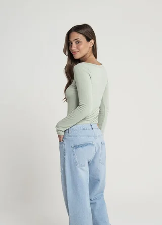 Remera m/l desagujada escote U - Vista 5