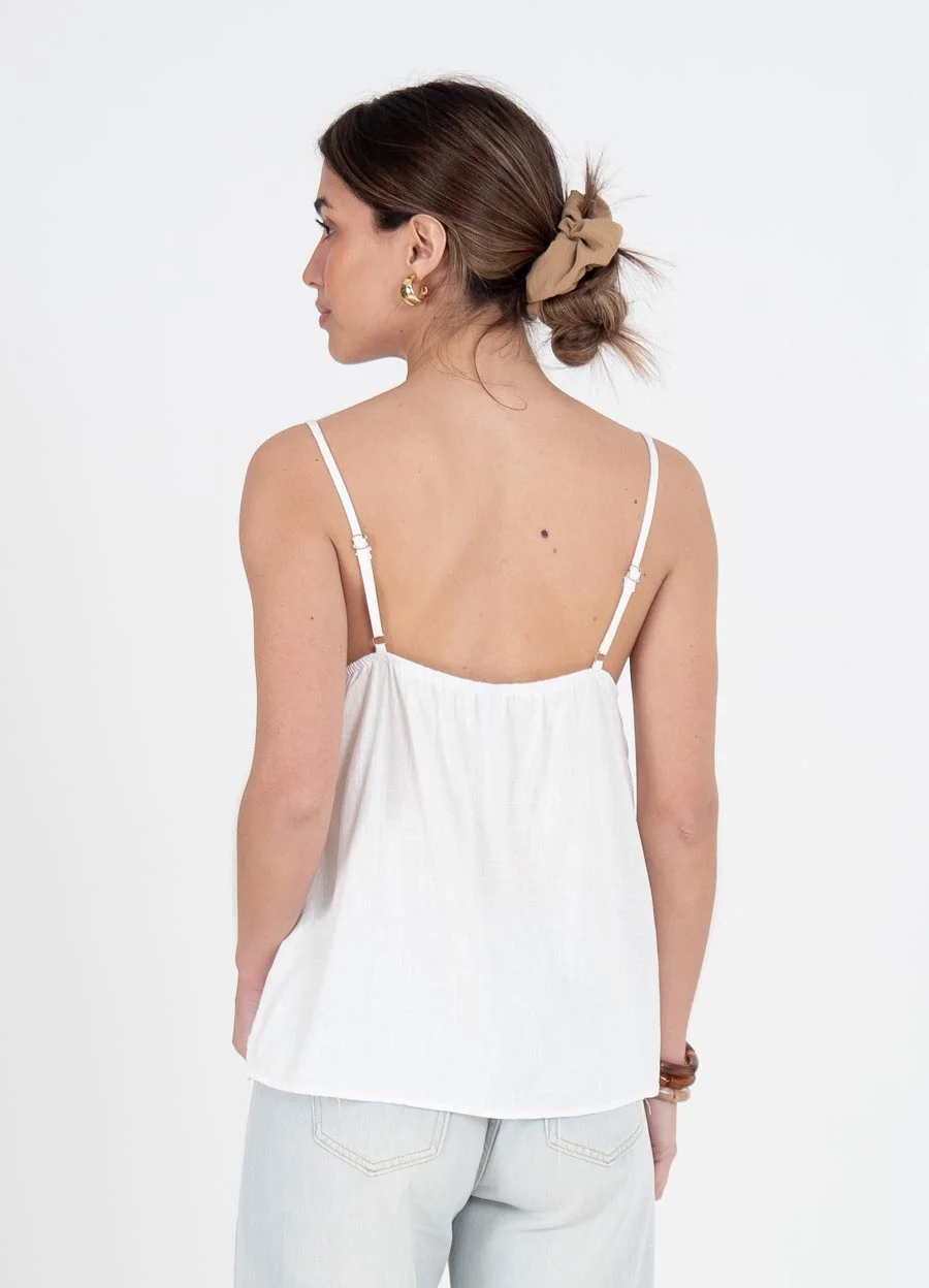 Musculosa calada en escote 