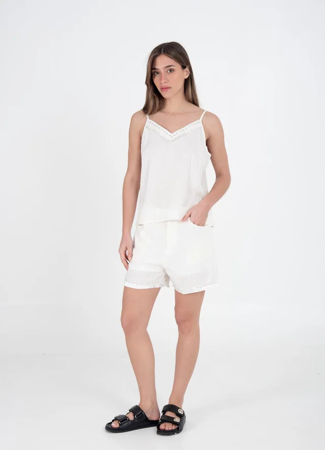 Short con tachas y flequitos 