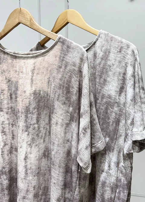 Remera morley estampada con tajos 