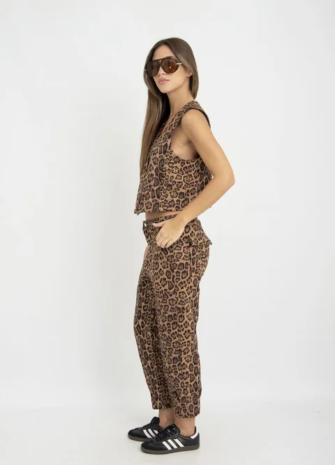 Chaleco print con broche 