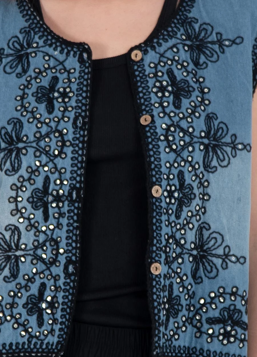 Chaleco bordado en azul con lentejuelas 