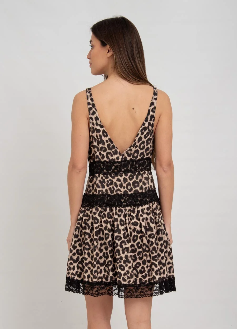 Vestido print con  recortes  y puntilla