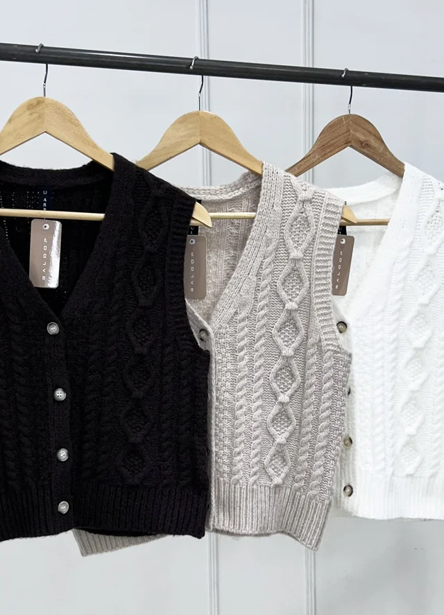 Chaleco trensado con botones 