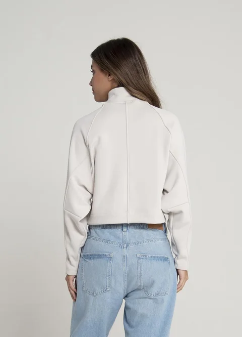 Campera deportiva con piel 
