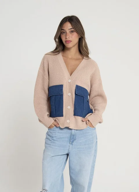 Cardigan tejido liso con bolsillos denim 