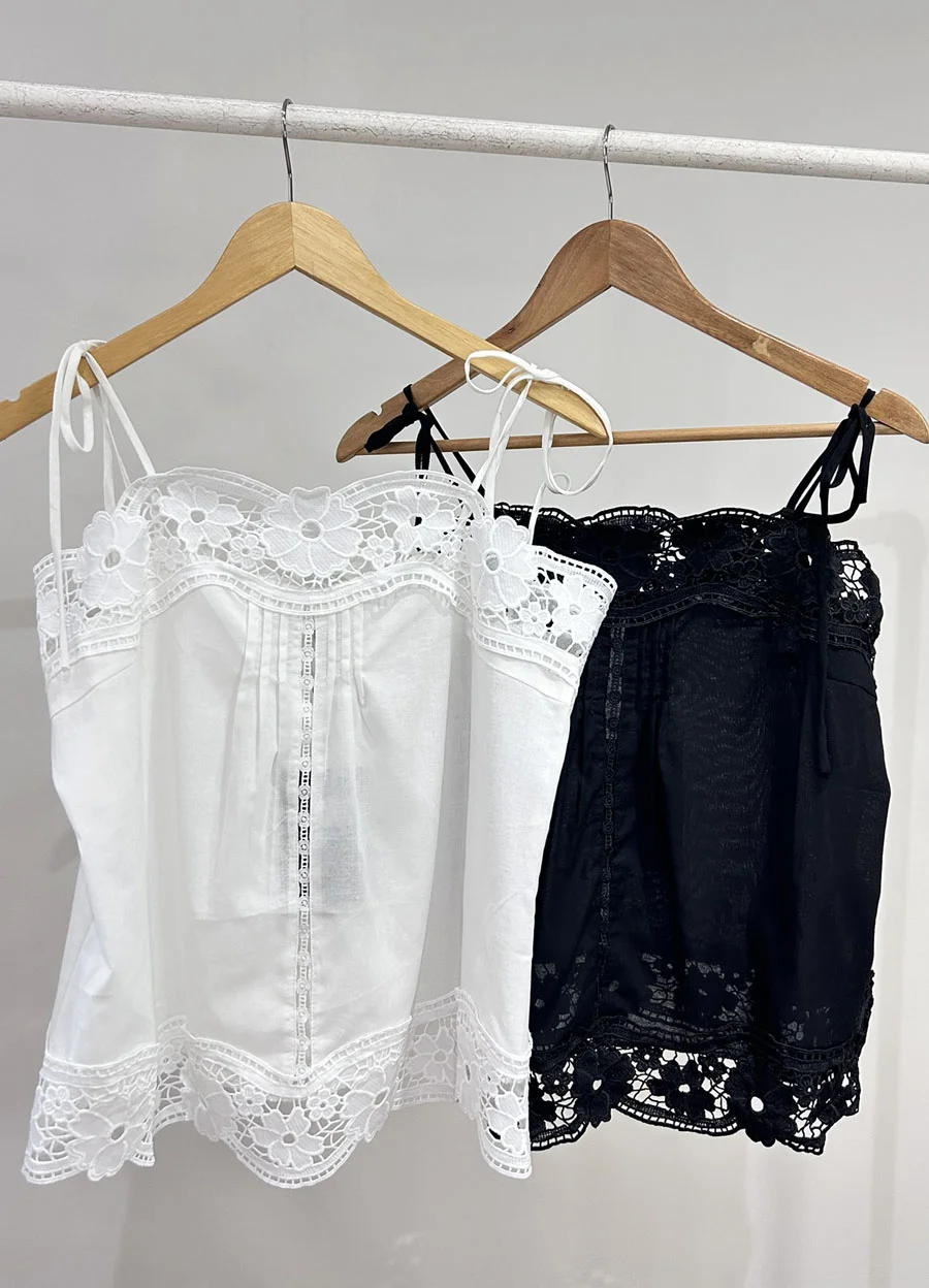 Musculosa broderie con tablas bretel ajustable 