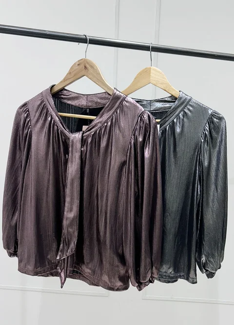 Blusa metalizada con lazo