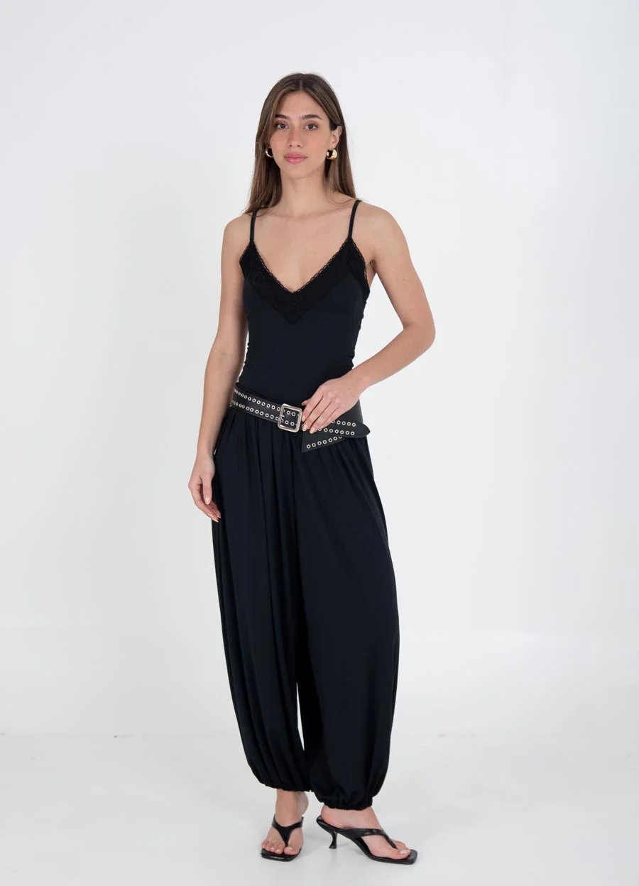 Body con puntilla en escote 