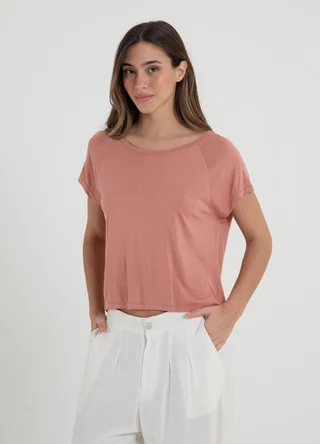 Remera crop viscosa manga ranglan  - Vista 2